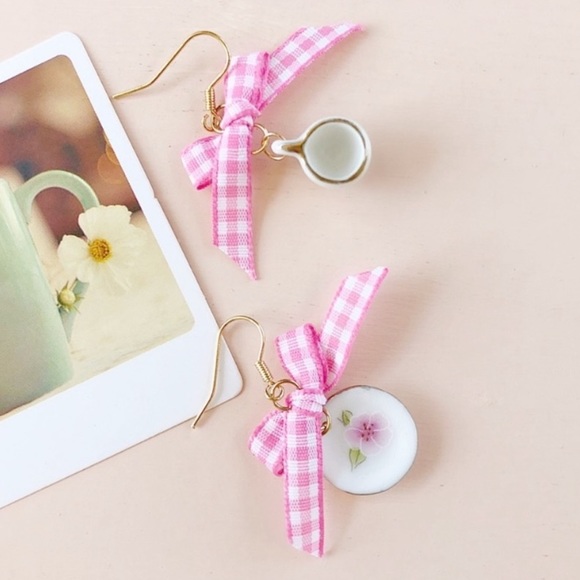 ModCloth Tea Party miniature set - Picture 4 of 4